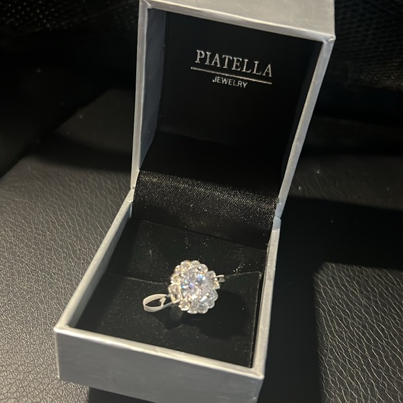 piatella Jewelry - Size 6 silver CZ ring